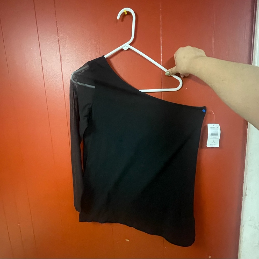 Torrid half cut arm shirt